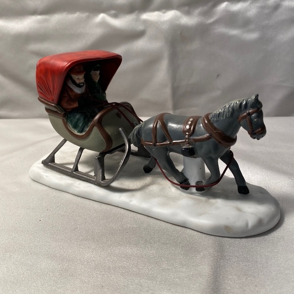 Department 56 horse and carriage holidays Christmas town - Picture 1 of 5